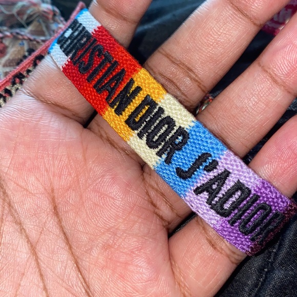 Embroidered bracelets - Picture 6 of 7